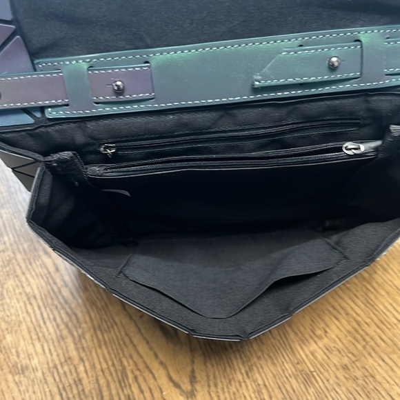 Iridescent crossbody bag - Picture 4 of 5